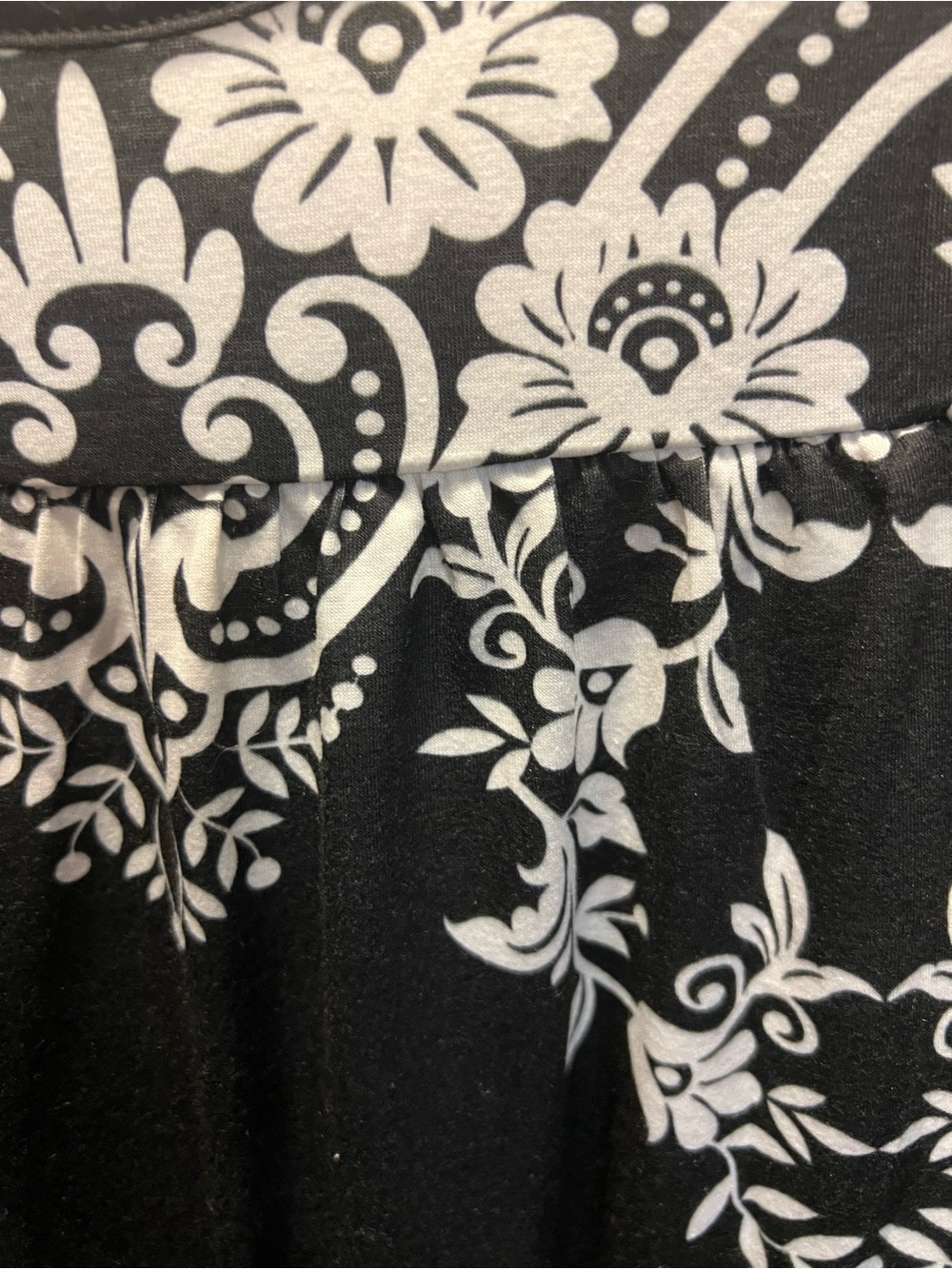 Black & White Floral Print Short Sleeve Top - Picture 2 of 4